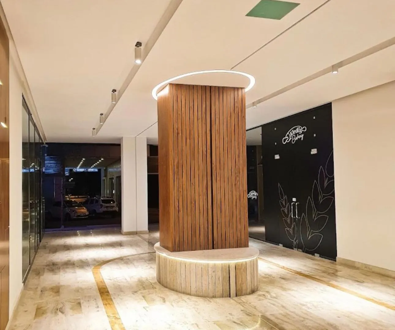 Luxe Residence Тирана 0*,