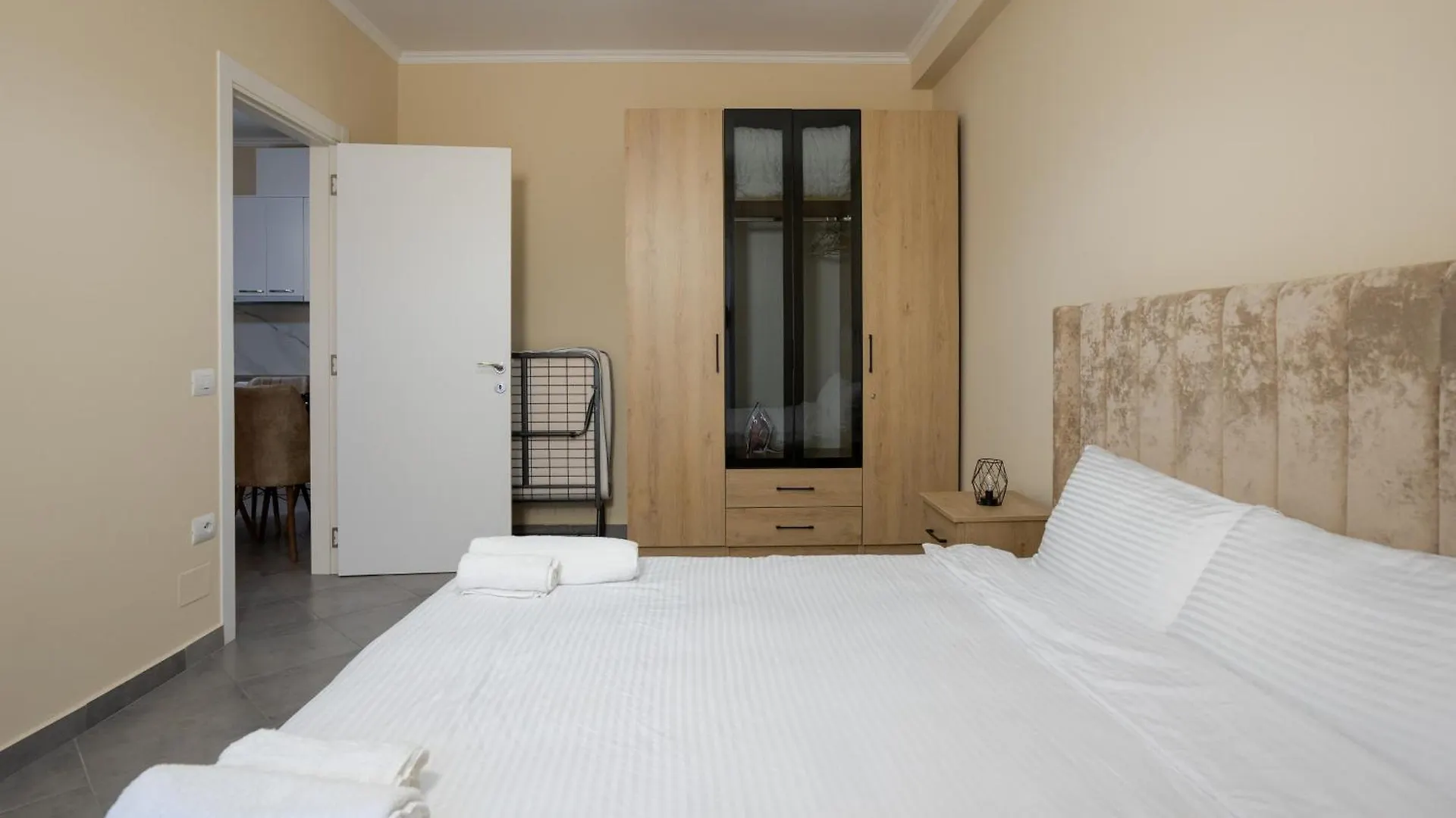 Luxe Residence Тирана 0*,  Албания